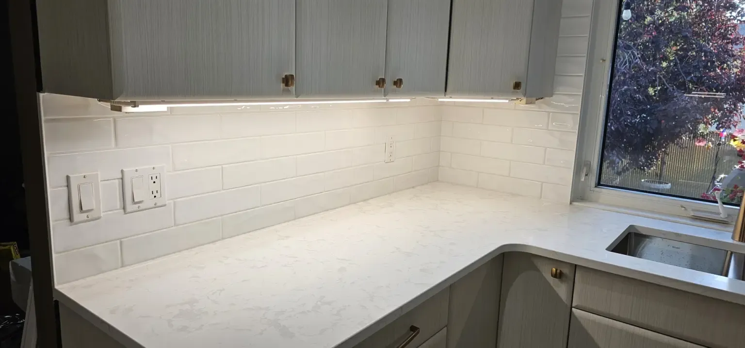 White Kitchen Backsplash